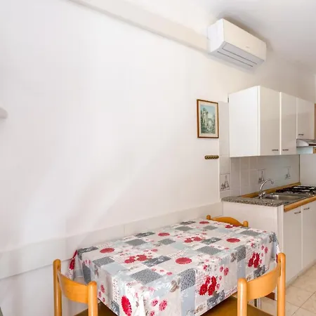 Apartment Calligher *